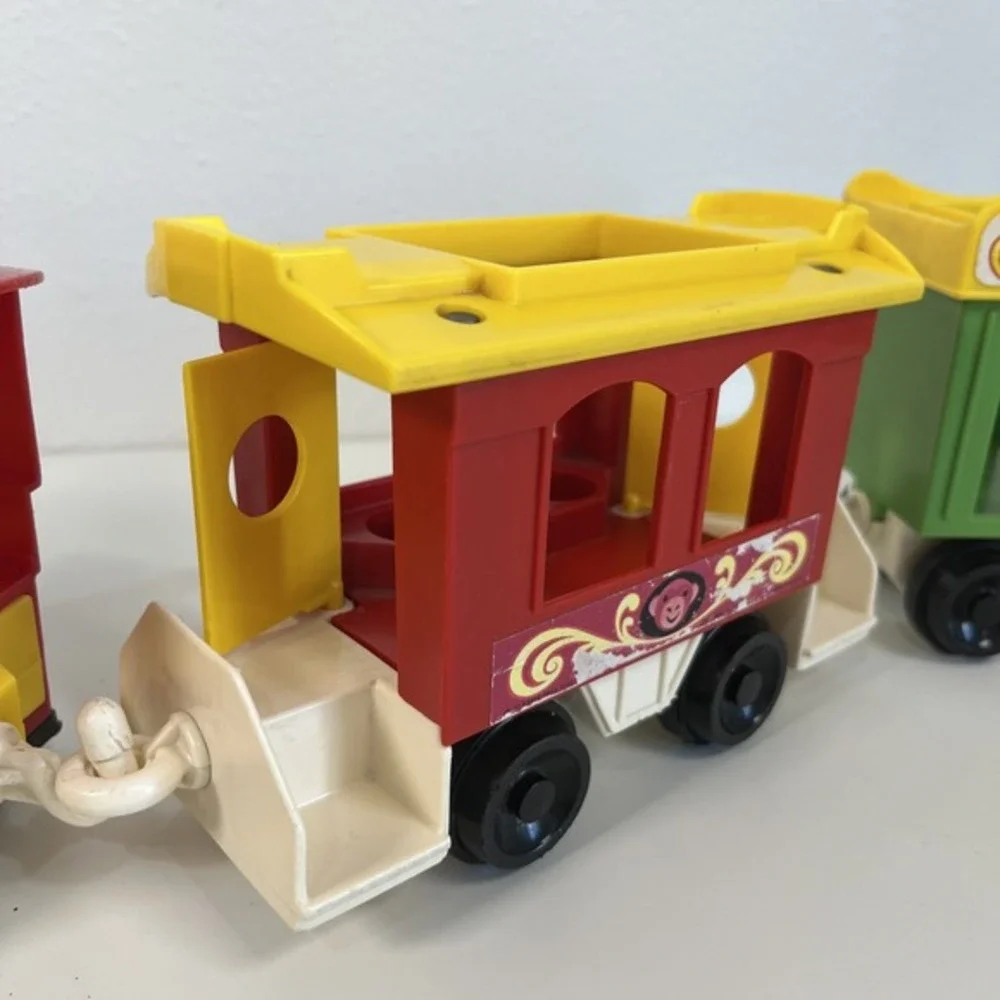 Fisher Price Family Circus Train #991 Vintage 1973 Comes with 3 Cars‎ Train Set